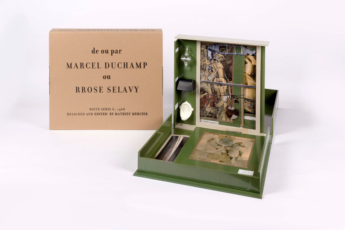 マルセル・デュシャンの「Boite-en-valise」1968年版を紙で精巧に再現した箱入りの作品