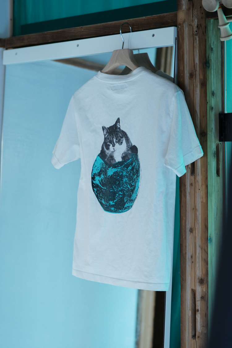 猫のTシャツ